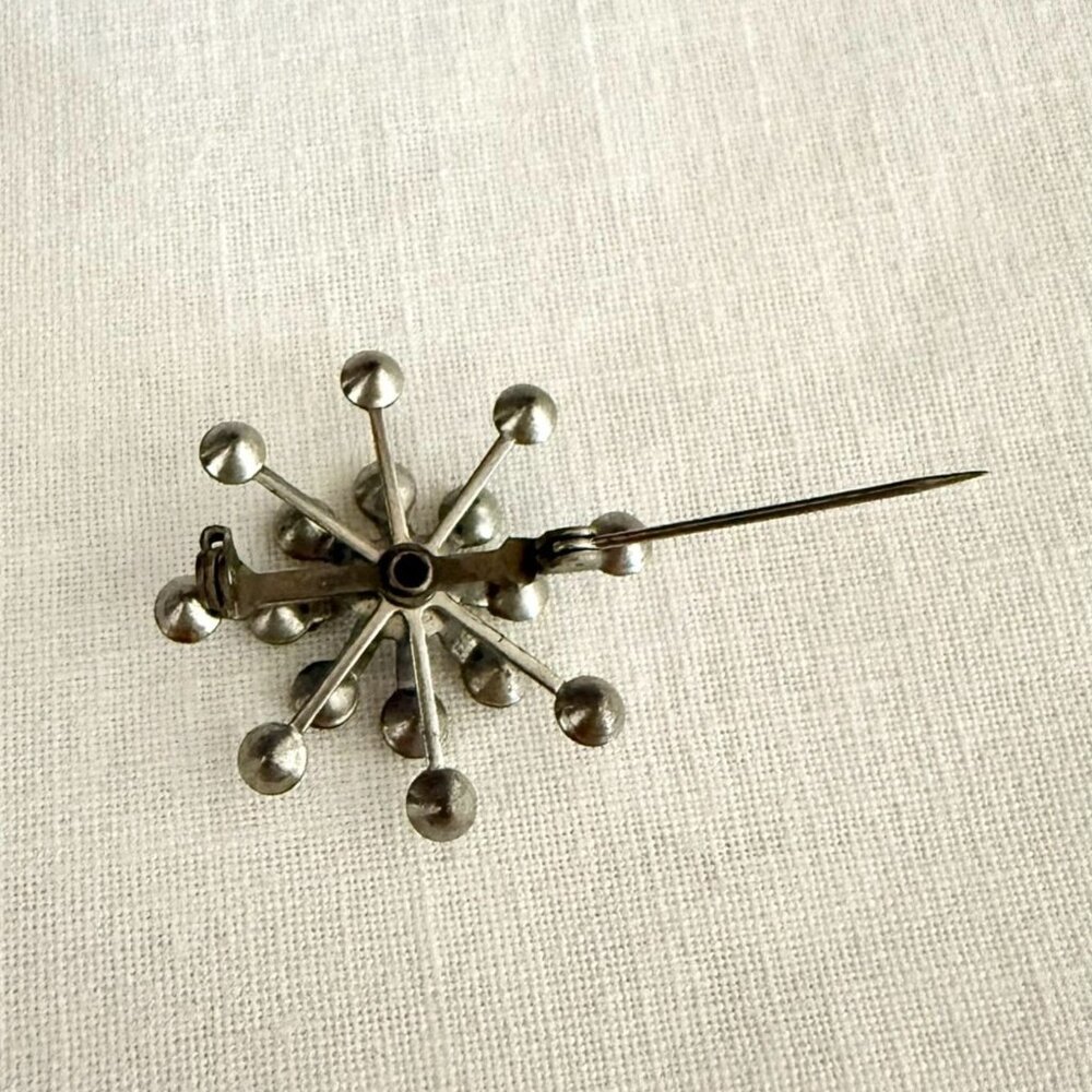 Vintage Rhinestone Starburst Brooch Pin 1.25 in Silver Tone Metal Sparkle Design - Picture 3 of 6